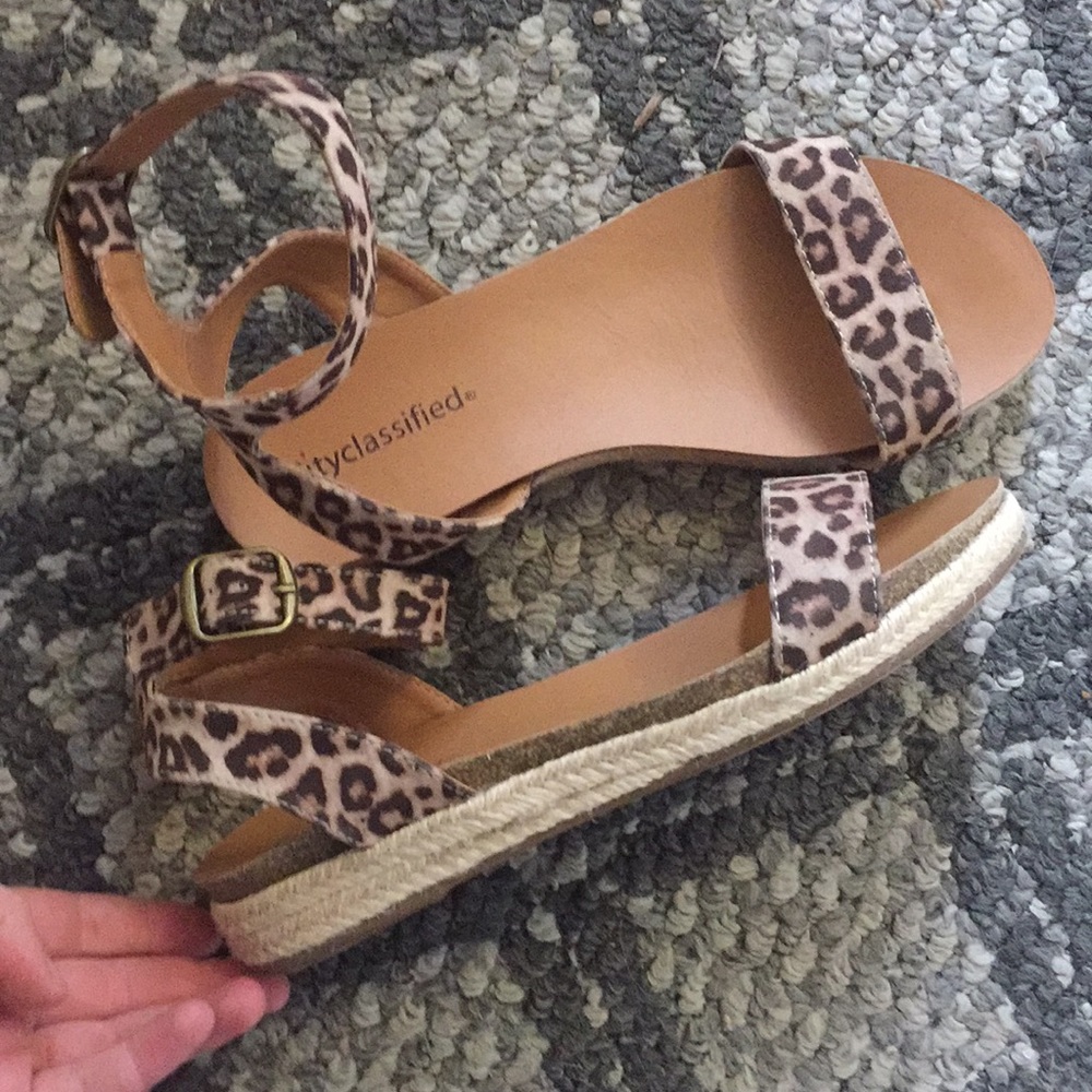 Sandals size 9